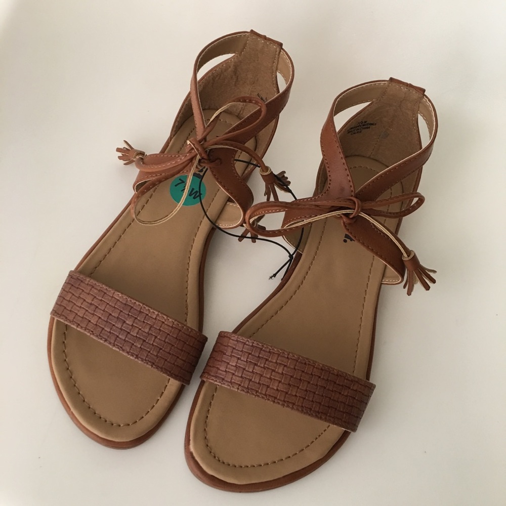 White Mt. Sandals 7.5 W